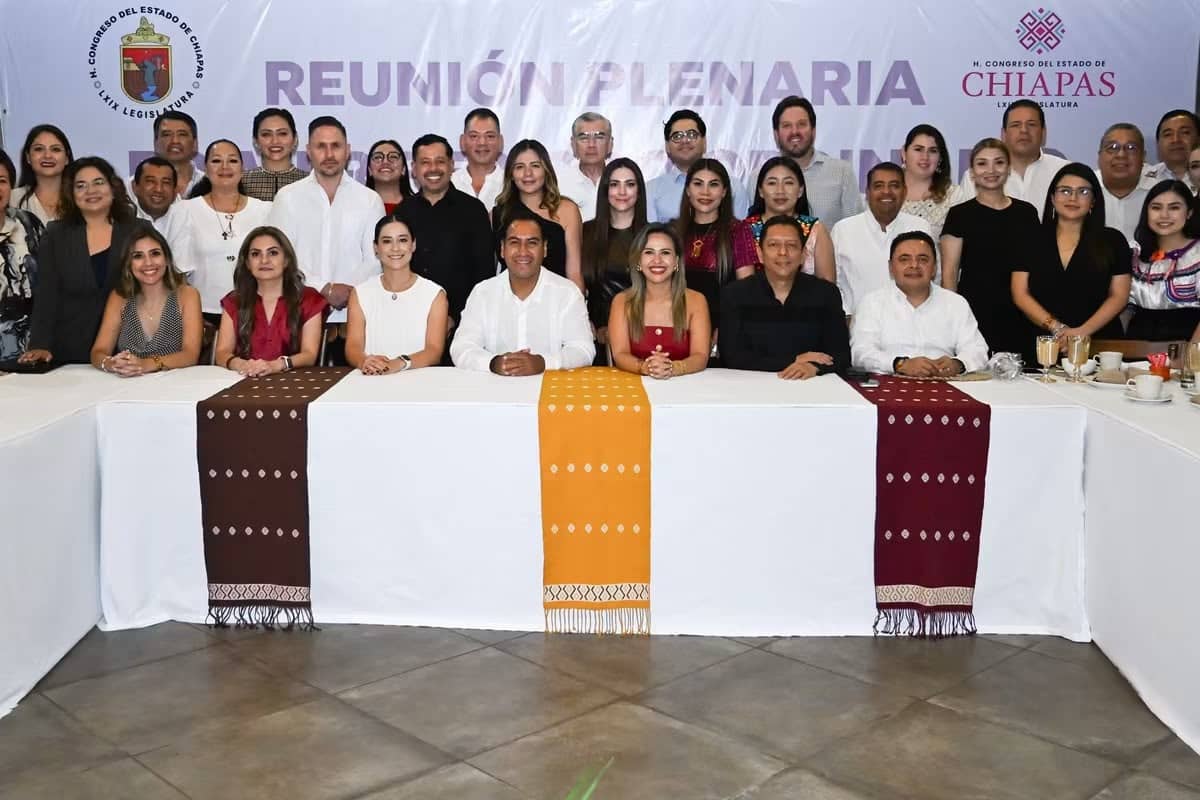 Analizan diputados y gobernador Eduardo Ramírez Aguilar diversos temas de la agenda pública