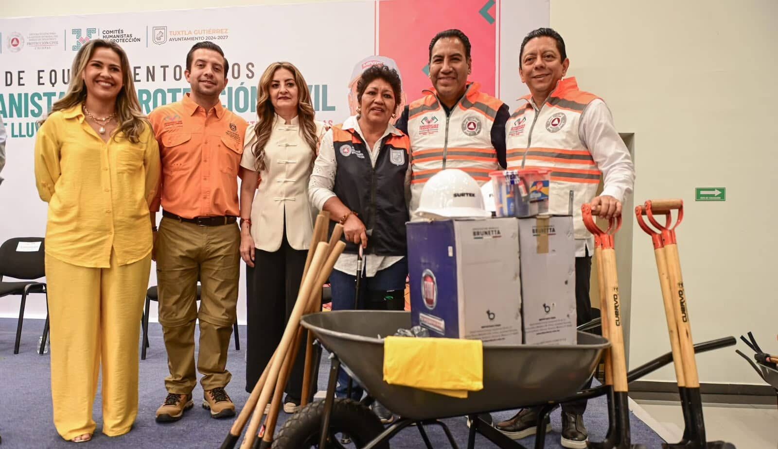 Eduardo Ramírez entrega equipamiento para reforzar la protección civil ante la temporada de lluvias en Tuxtla