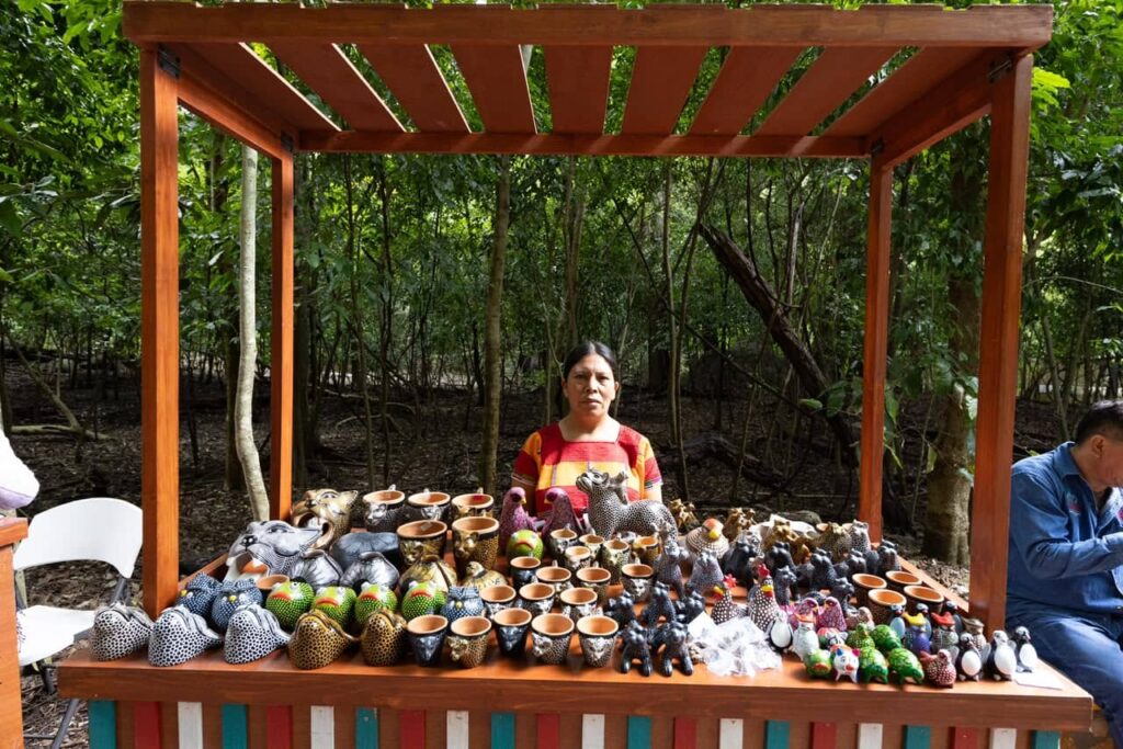 DIF Chiapas realiza Expo Mercadito “Raíces que se comparten, cultura que se vive” en el ZooMAT 2 FOTOS DIF 10 1