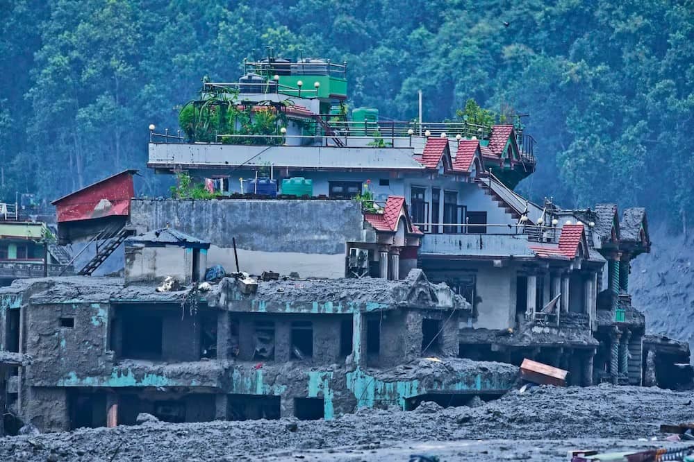 Parlamento de Nepal declara el cambio climático amenaza de seguridad nacional tras riada; el país pide a turistas no cancelar viajes
