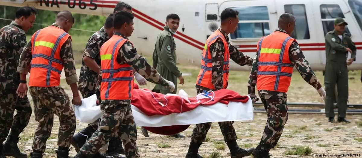 Nepal reporta dos rescates en un túnel a 10 días de la riada