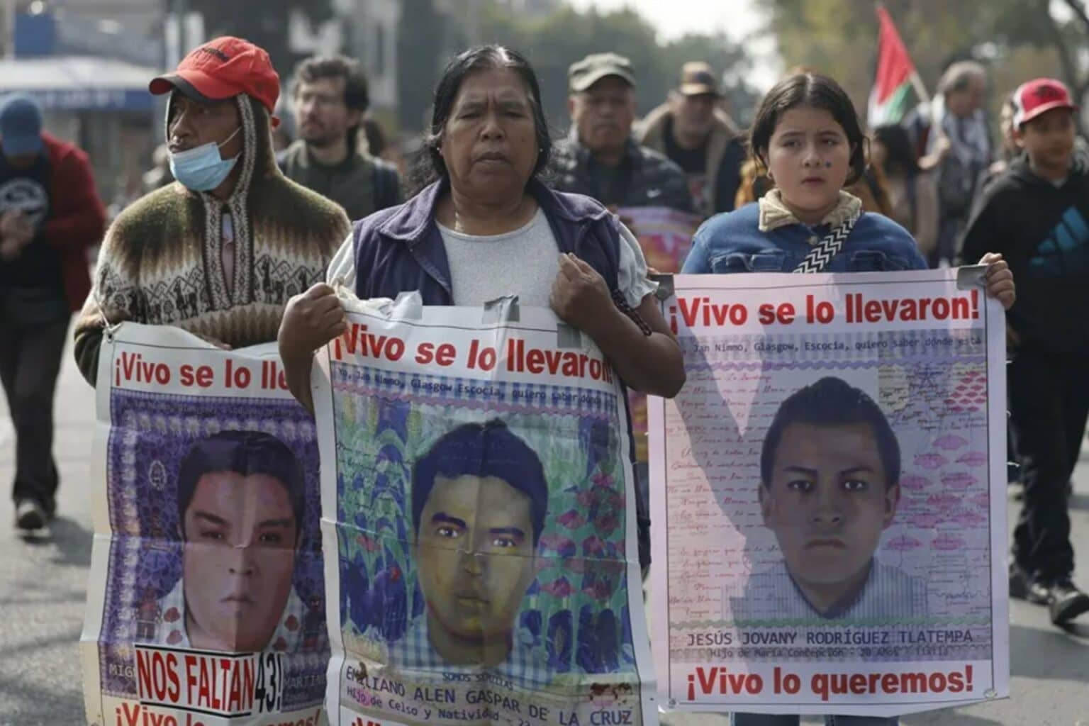 Informe Ayotzinapa del gobierno apunta a red criminal en funerarias