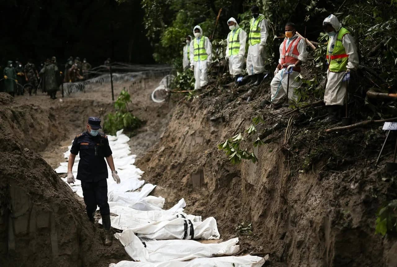 El número de muertos en Nepal asciende a 1.050, y más de 4.000 personas siguen desaparecidas