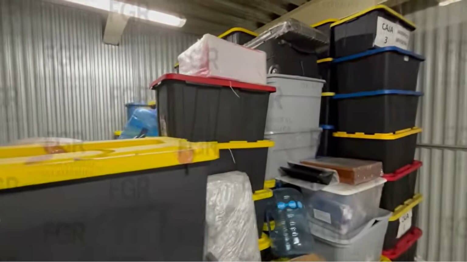 Encuentran en bodega de Farías Laguna armas y documentos