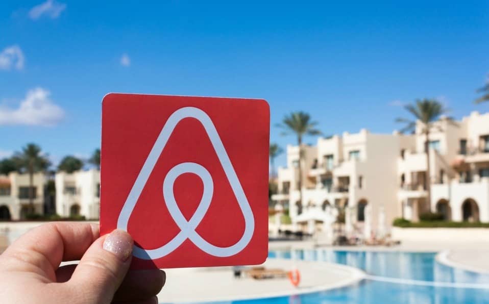 Airbnb cambia las reglas a los anfitriones. Si le pides a tu huésped que lave los platos, serán castigados