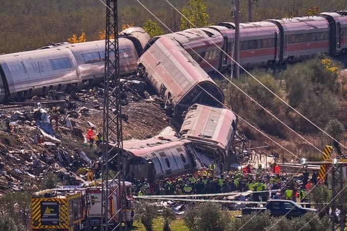 SRE reporta siete mexicanos dados de alta y uno sin localizar tras choque de trenes en España