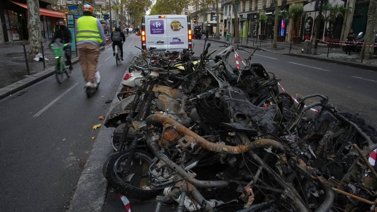 Cancelan evento de aficionados de los Steelers en París por los disturbios en la capital