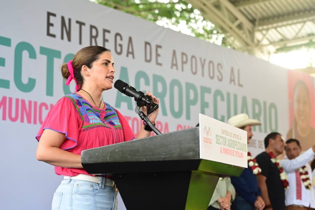 Eduardo Ramírez inaugura Centro LIBRE y entrega espacios educativos y apoyos agropecuarios en Totolapa 2 ERA TOTOLAPA2 1
