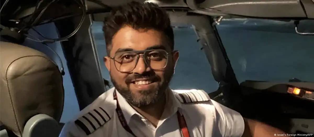 Piloto indio, “héroe” mundial tras salvar vuelo de Flydubai