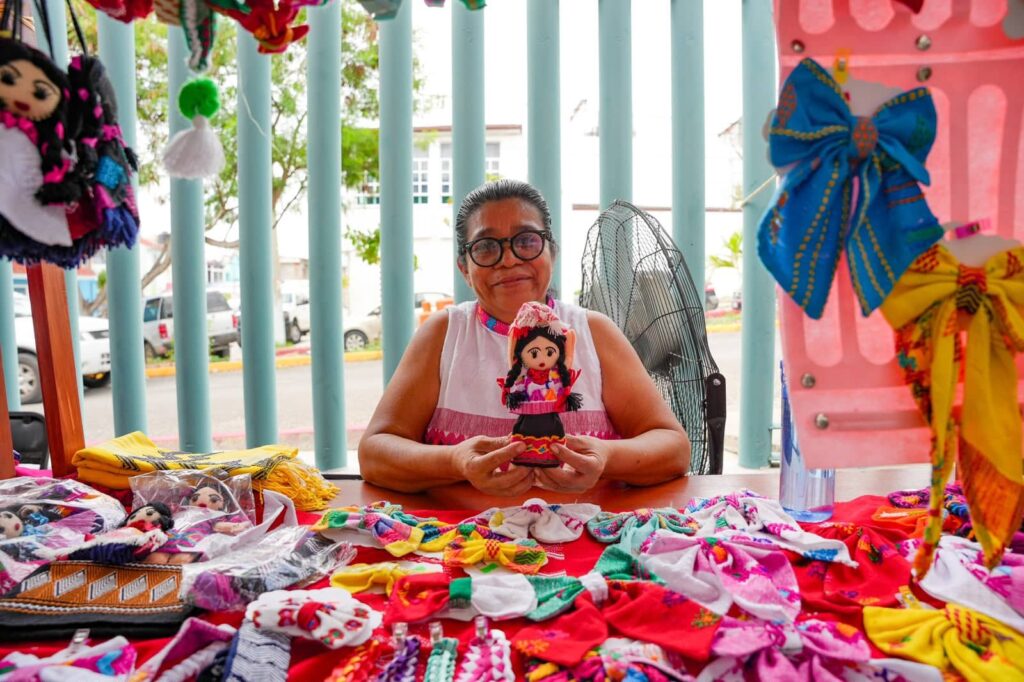 Sofía Espinoza Abarca impulsa el talento artesanal y el consumo local en Chiapas 3 FOTOS DIF 2 1 2