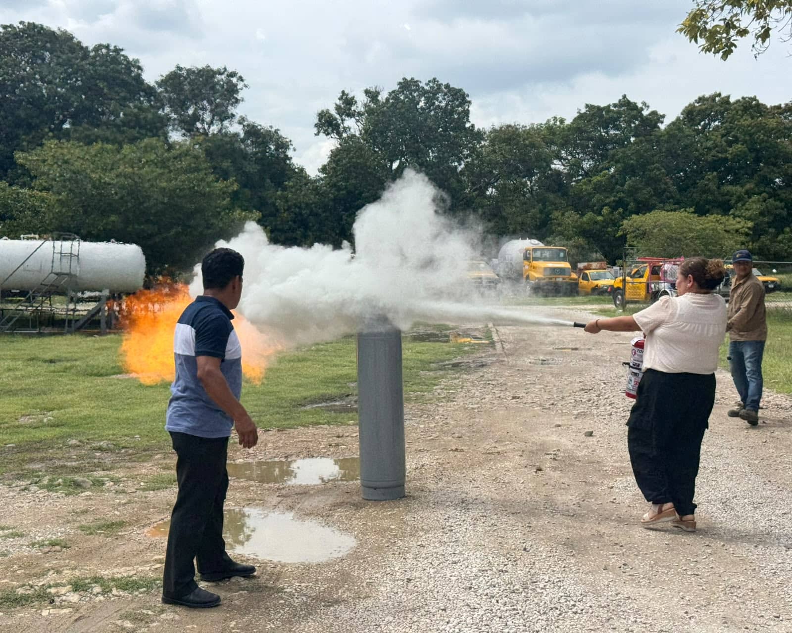 Capacitan a comideras tradicionales de Chiapas en manejo seguro de gas LP y fuego vivo