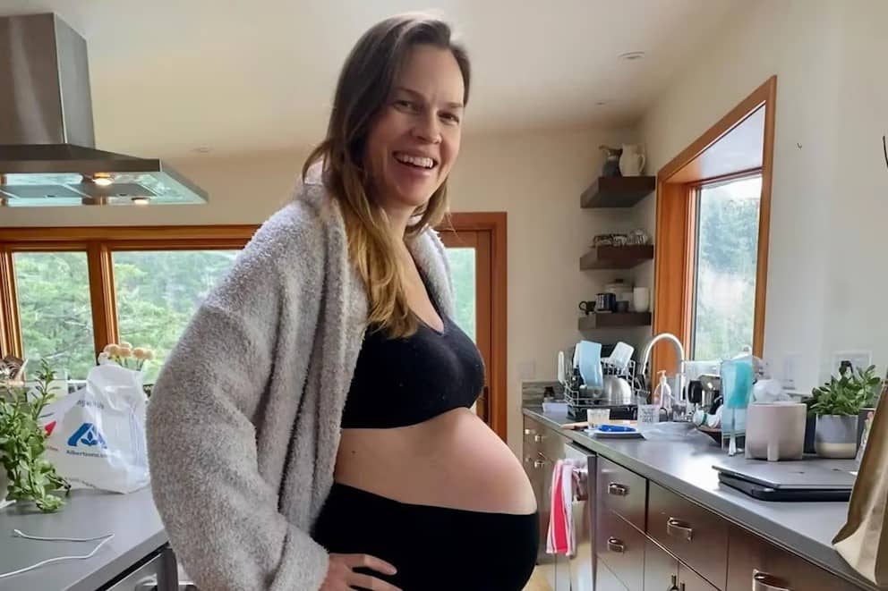 Hilary Swank, embarazada a los 52 años: así anunció que espera a su tercer hijo