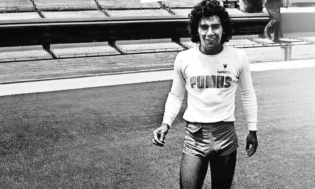 Hugo Sánchez cumple 50 años de su debut como profesional; presume un legado eterno
