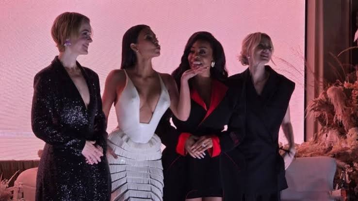 Kim Kardashian no renuncia a su sueño de ser abogada; ni la tormenta la detiene en México