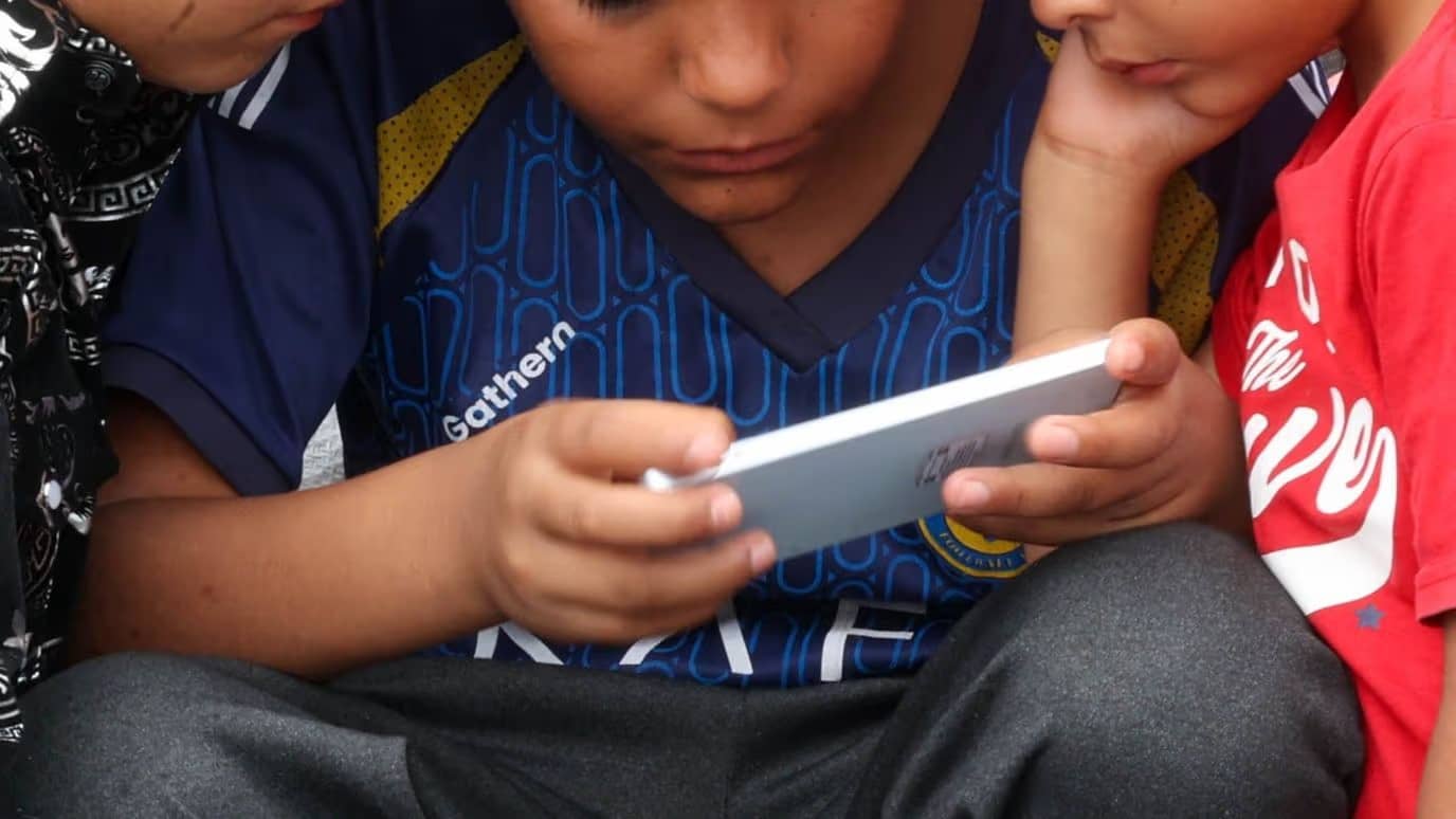 Decreto para entornos digitales seguros incluye prohibición de contenidos violentos
