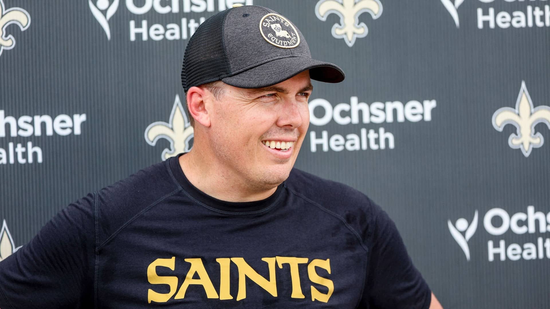 El coach Moore de los Saints exige consistencia ante los Steelers