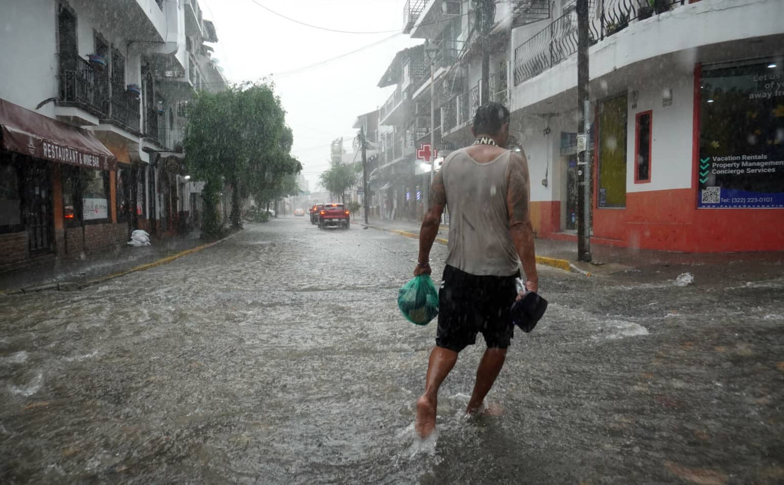 Huracán ‘Trudy’ reforzará lluvias en Guerrero y Oaxaca; ‘Simon’ ya no genera efectos en México